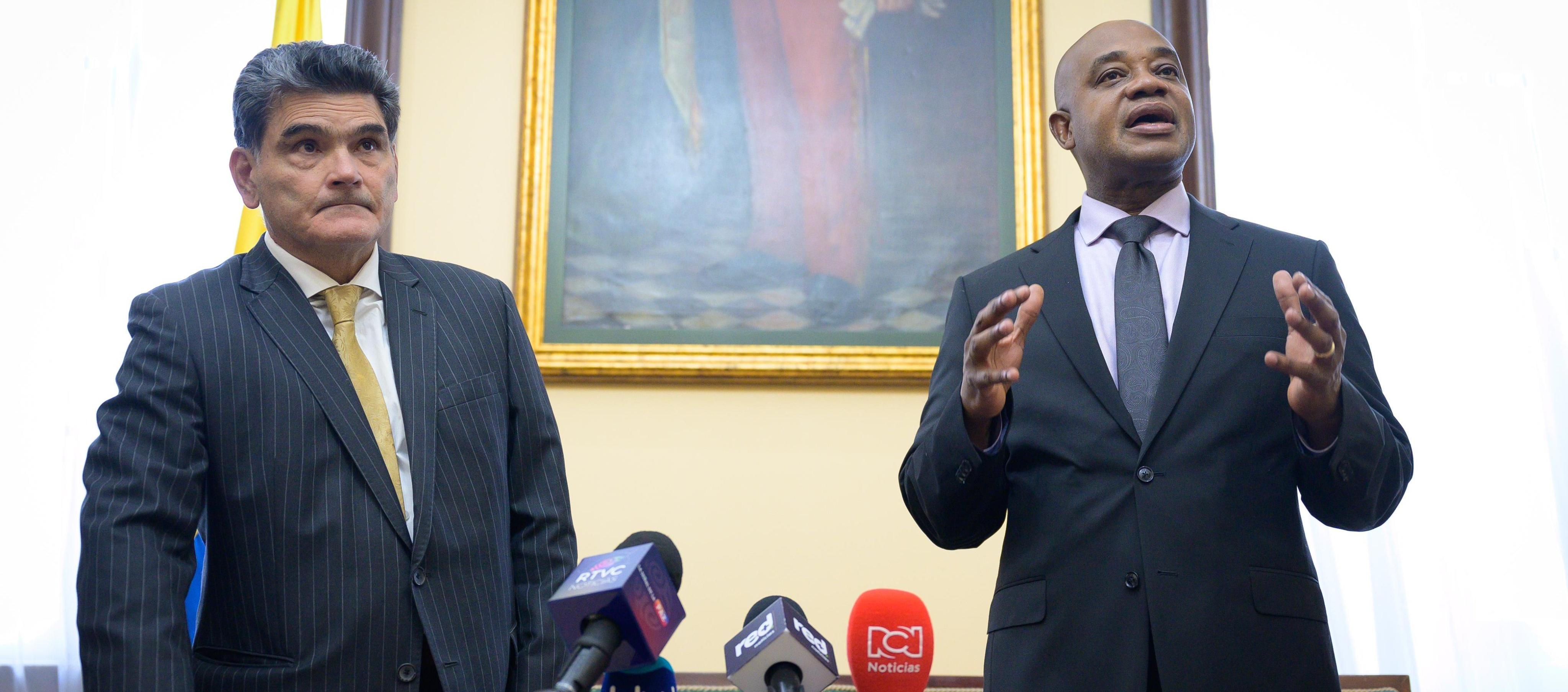 El Canciller Luis Gilberto Murillo (derecha).