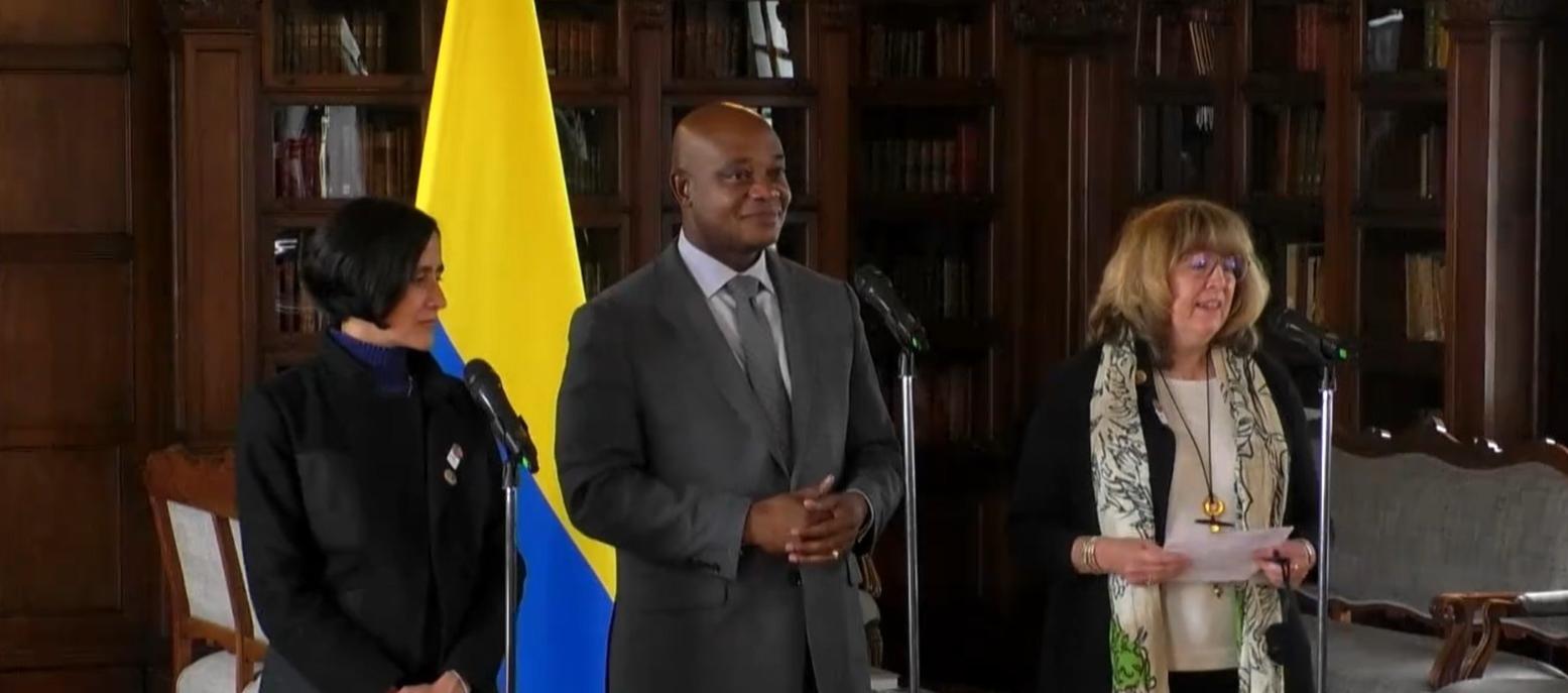El canciller Luis Gilberto Murillo con la ministra de Ambiente, Susana Muhamad. 