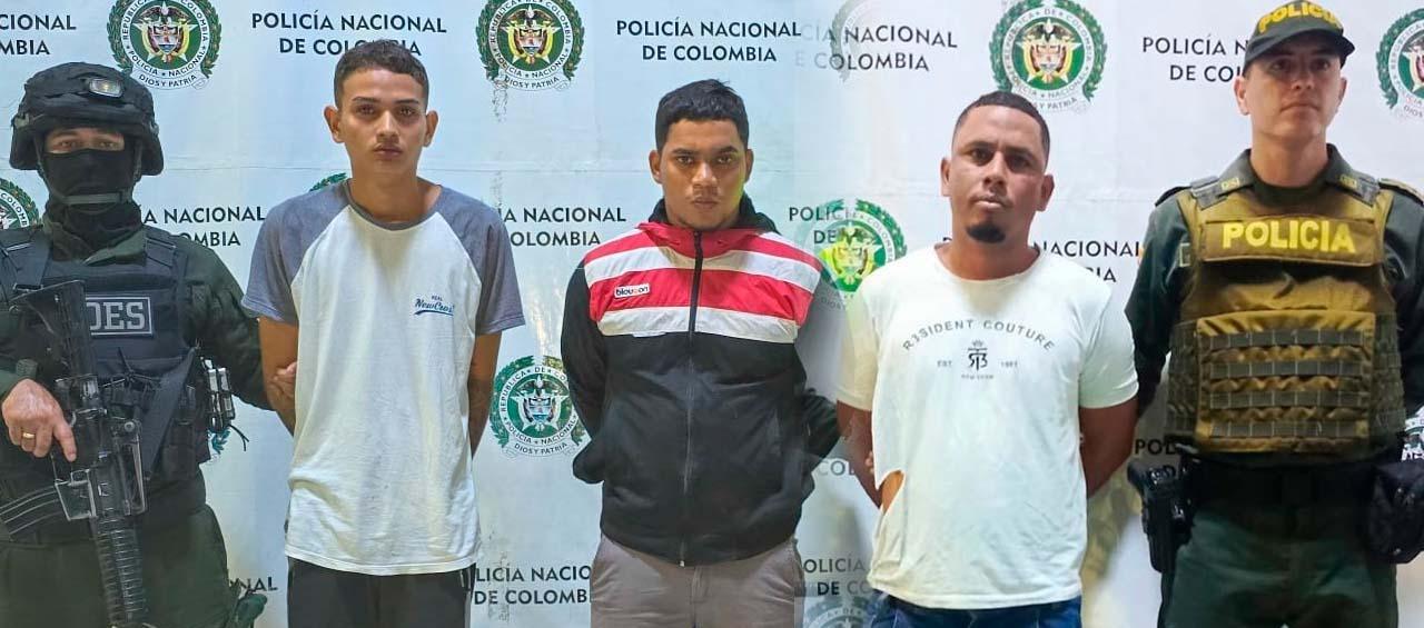 Los tres capturados.