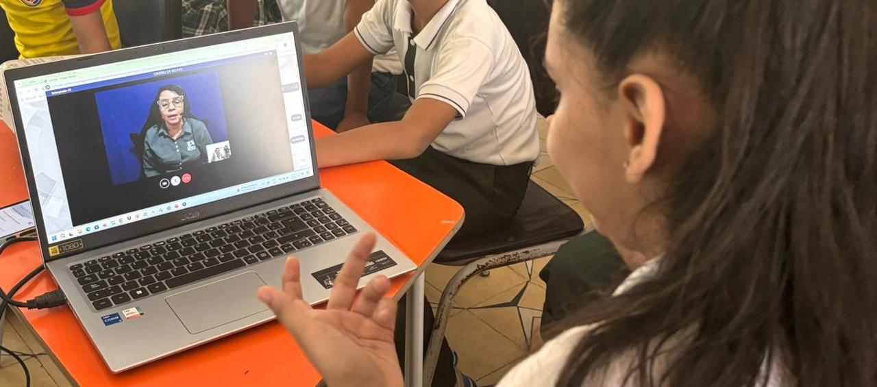 La finalidad es facilitar comunicación entre personas sordas y la población cercana.