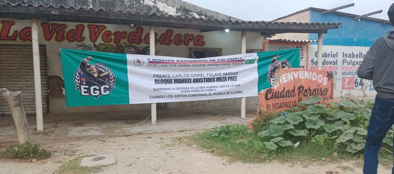 Imagen de la bandera en el barrio Ciudad Paraíso.