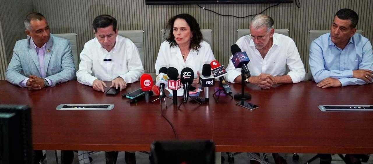 La Ministra de Transporte María Constanza García y del Interior Juan Fernando Cristo, con director de Invías Juan Carlos Montenegro, el Gobernador Verano y el Alcalde de Cartagena Dumek Turbay.