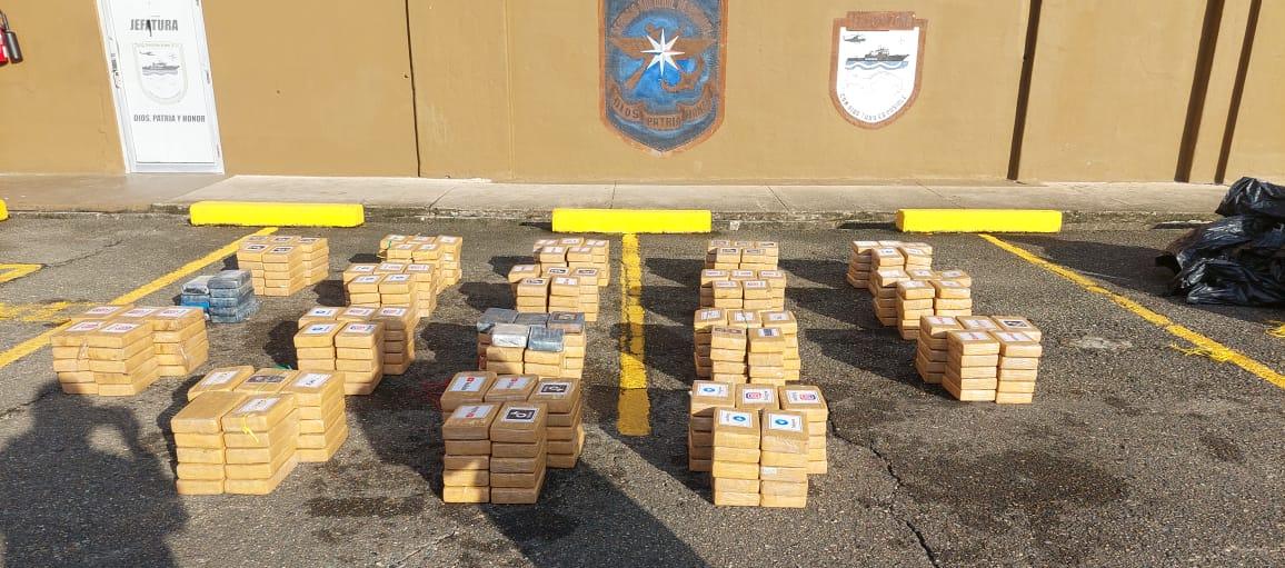 Paquetes de droga incautados.