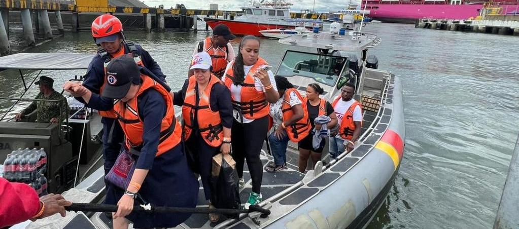 Parte del personal rescatado.