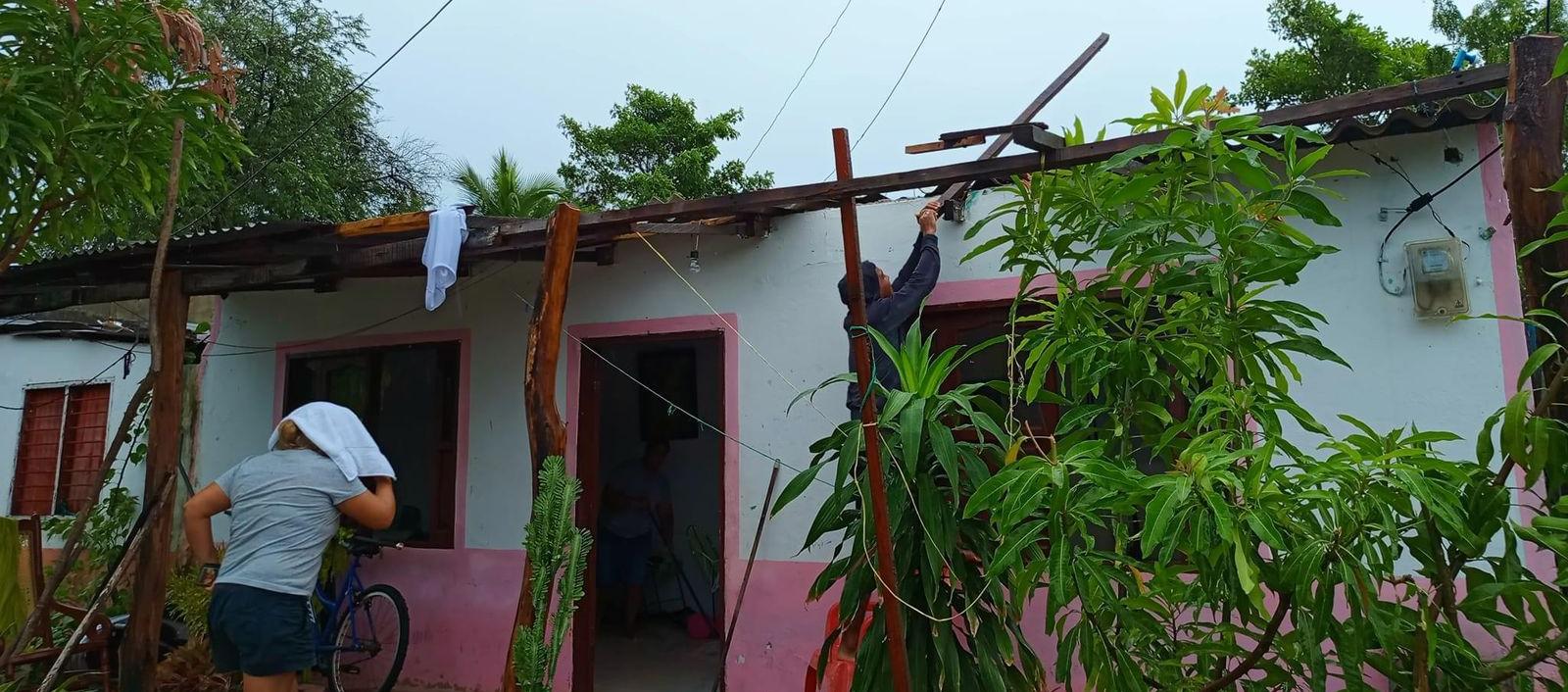 Casa destechada en el municipio de Suan.