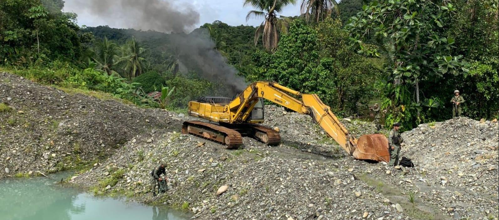 Maquinaria para minería ilegal.