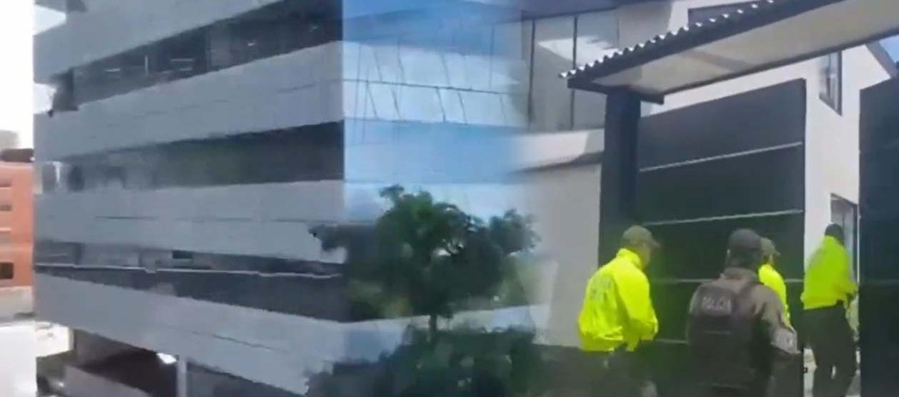 Edificio en Barranquilla ocupado y otro inmueble en el interior del país. 