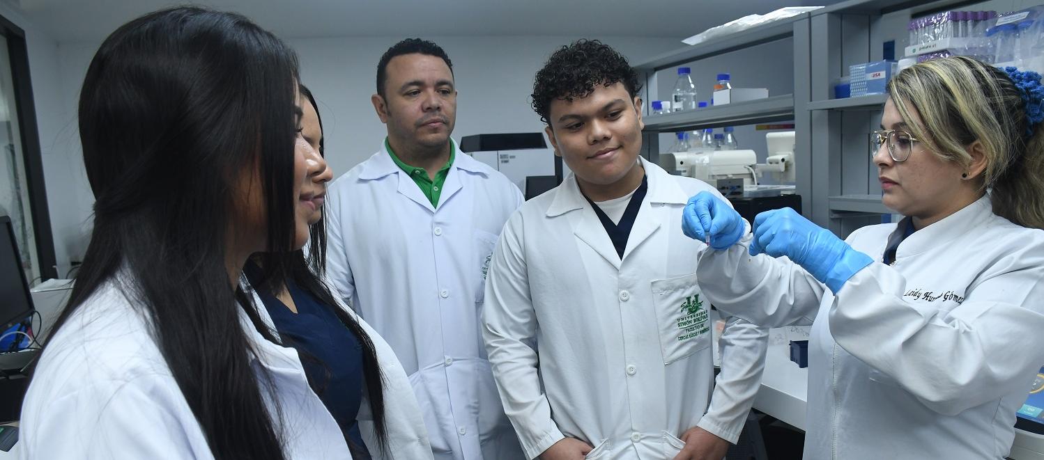 Científicos del Centro de Investigaciones en Ciencias de la Vida de Unisimón.