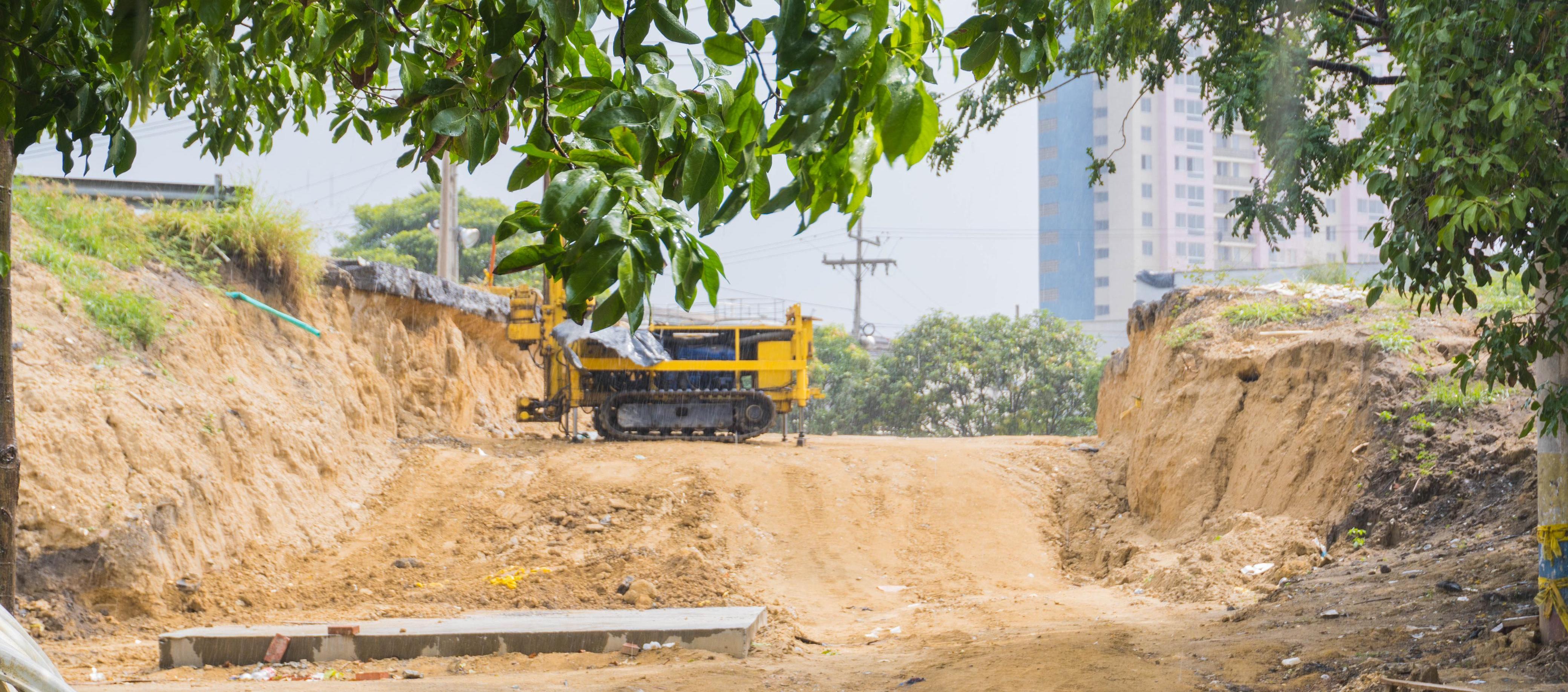 Aspecto de la zona donde cedió el pavimento en el puente de la calle 30. 