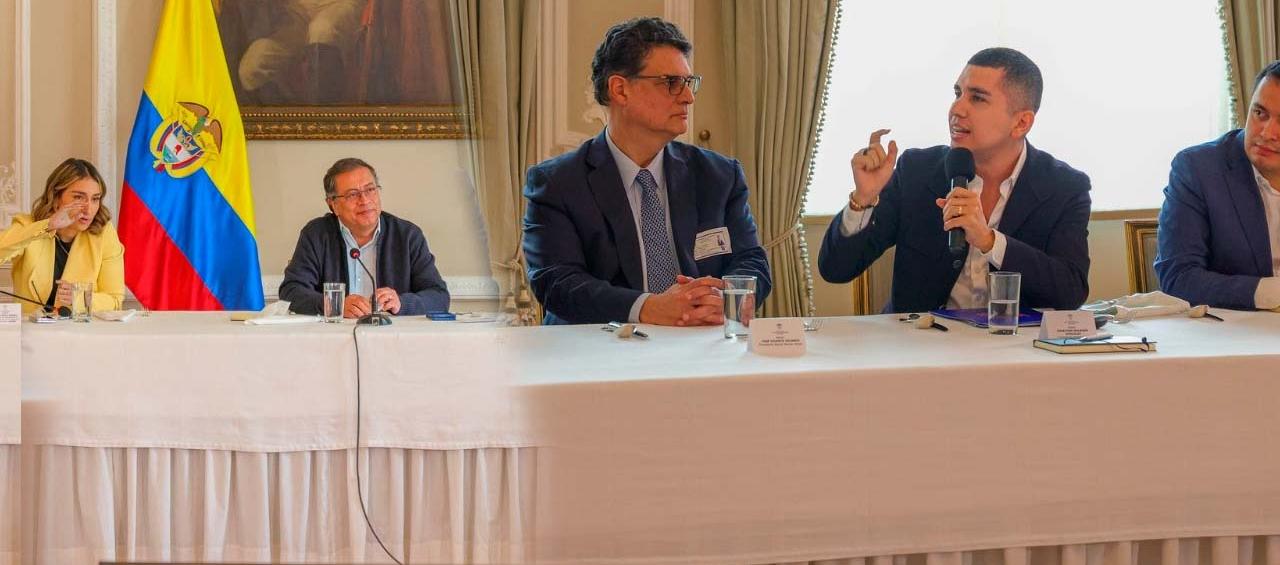 El Presidente de la República, Gustavo Petro, y el presidente de Asobancaria, Jonathan Malagón.