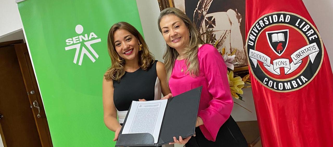 La directora del Sena Atlántico, Jacqueline Rojas; y la rectora de la Universidad, Beatriz Tovar.