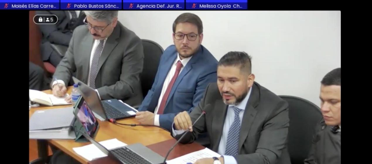 Gustavo Moreno junto a su defendido Sneyder Pinilla (derecha). 