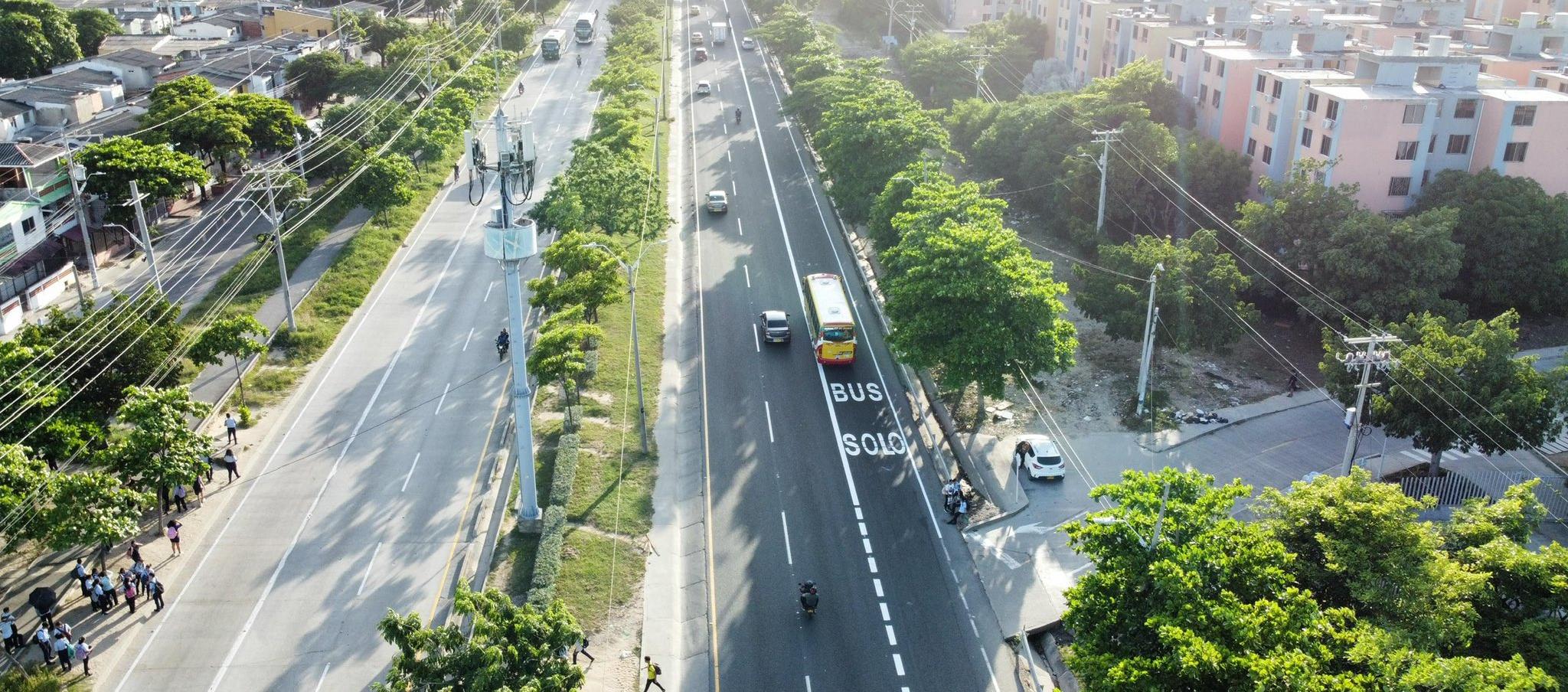 Carril 'Solo Bus' en la Circunvalar, a la altura de Las Cayenas. 