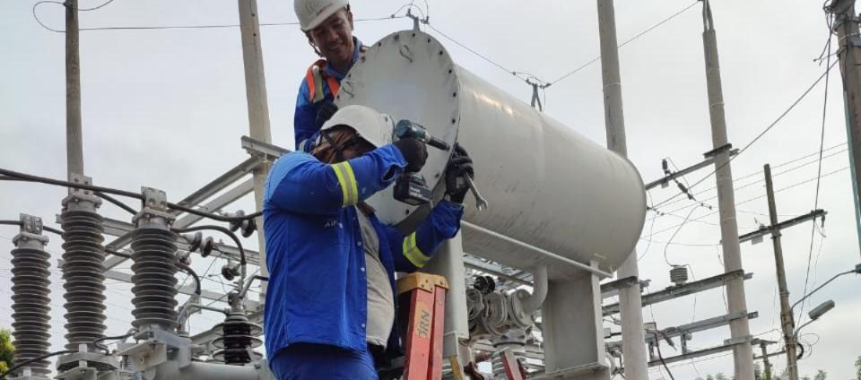 Trabajadores en estación de Ponedera