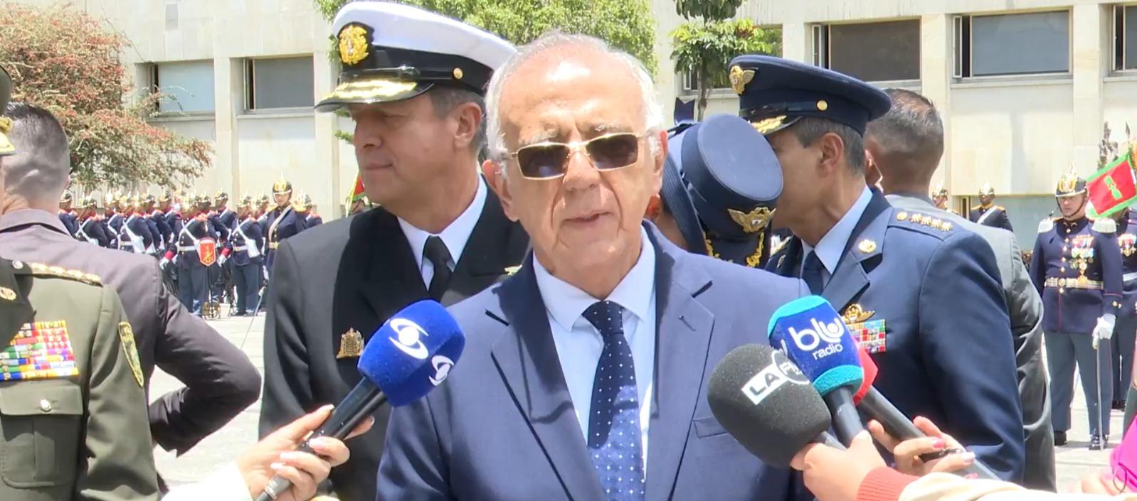 Iván Velásquez, ministro de Defensa, dio a conocer la noticia.