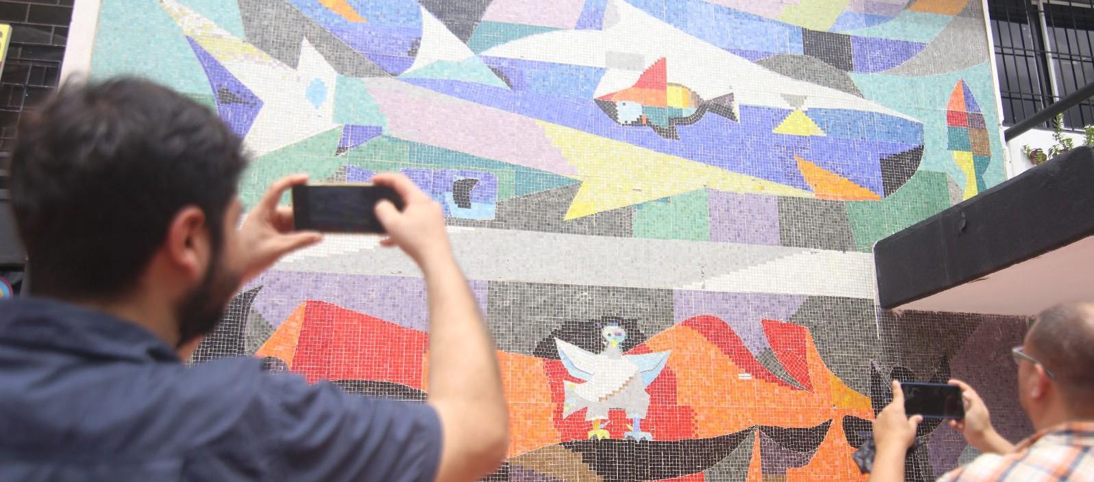 Mural Tierra, mar y aire (1958), obra del artista Alejandro Obregón.