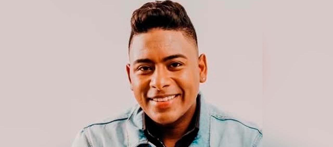 Cantante Alex Martínez. 