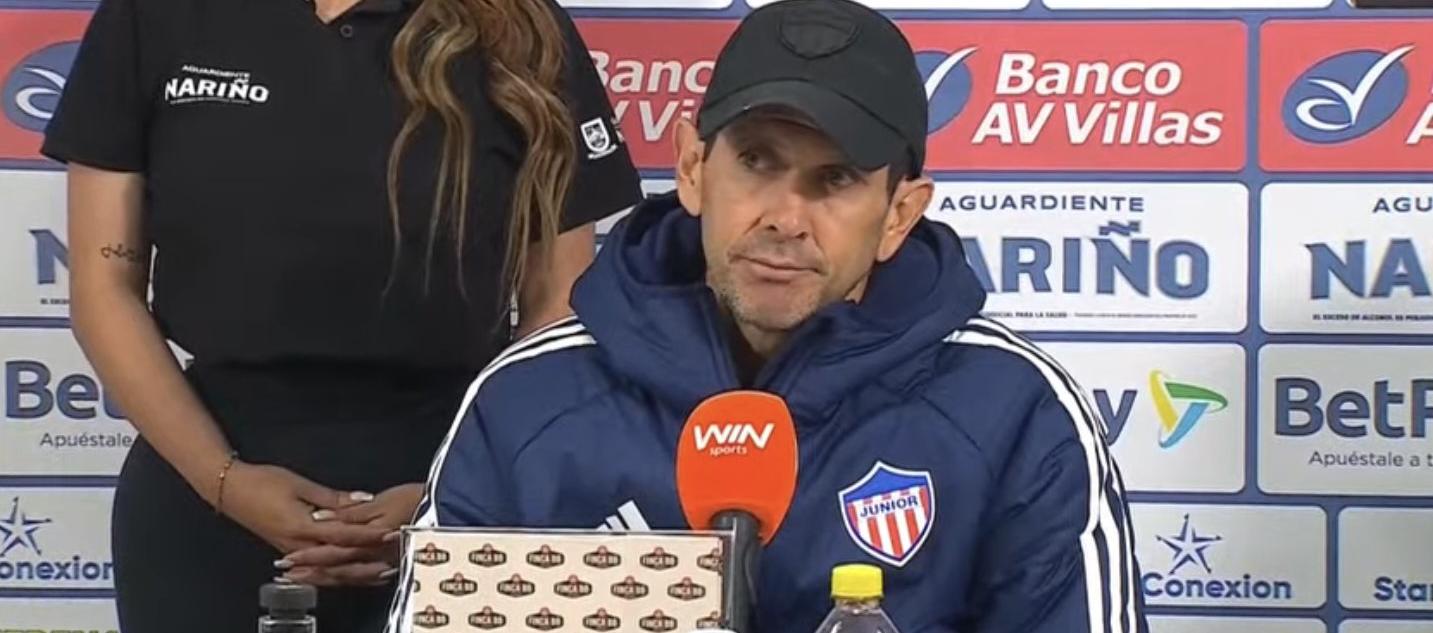 El técnico del Junior, Arturo Reyes, en la rueda de prensa tras el partido contra el Pasto.