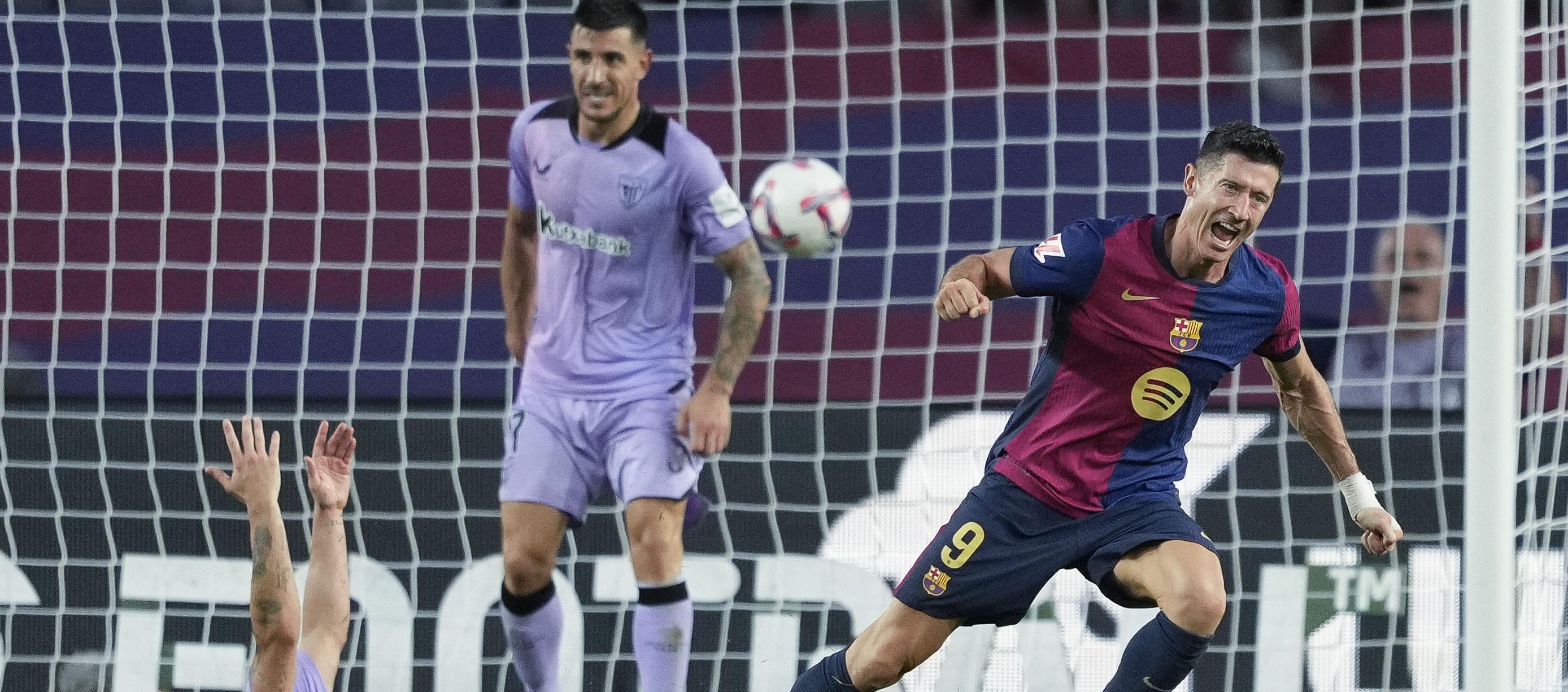 Robert Lewandowski celebra tras marcar el segundo gol del Barcelona. 