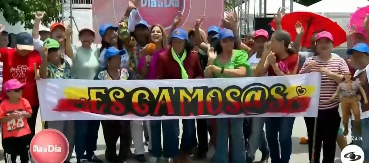 Residentes del barrio Ciudadela 20 de julio listos para ver la final de la novela. 