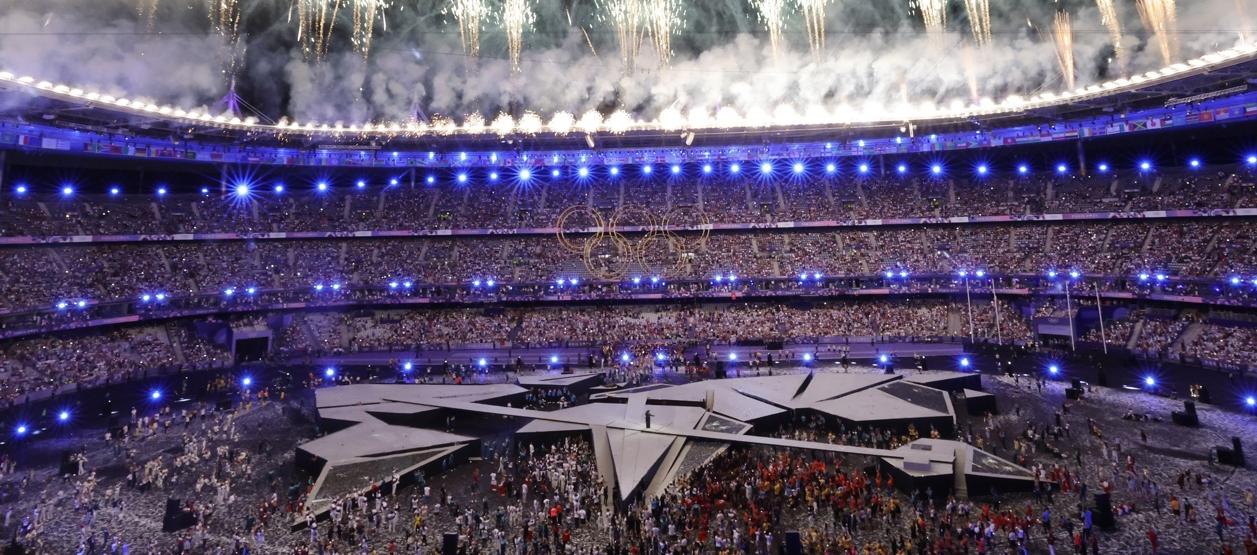 La imponente ceremonia de clausura de los Juegos Olímpicos en el estadio de Saint Denis. 