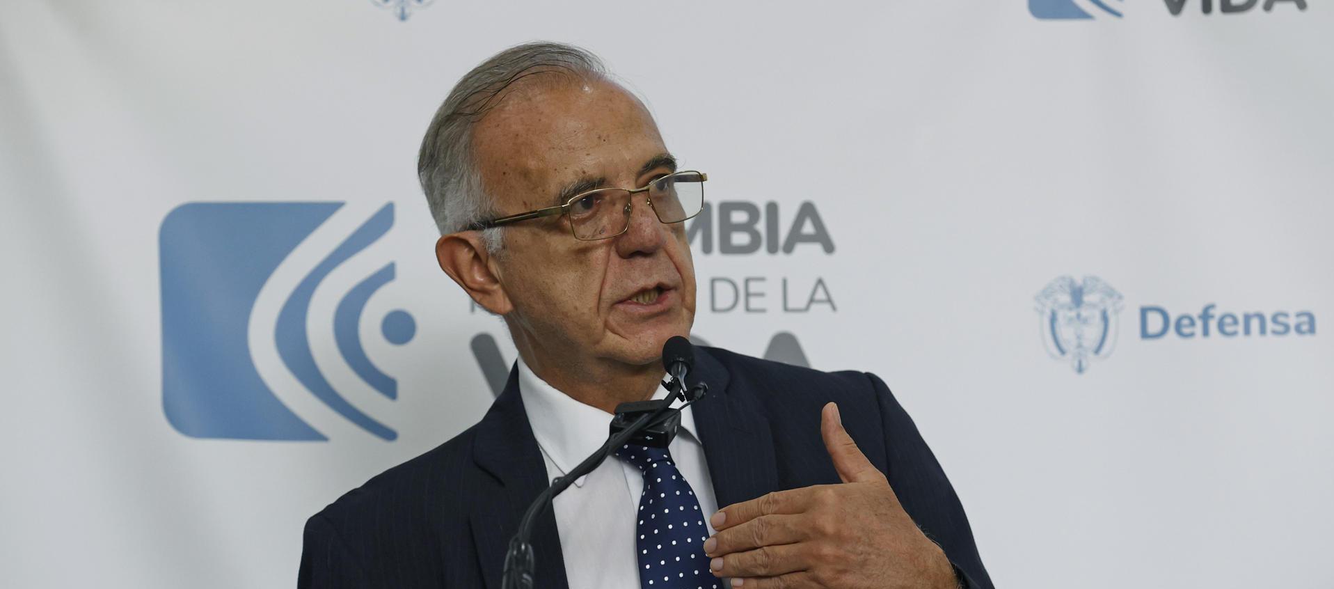 Iván Velásquez, Ministro de Defensa.