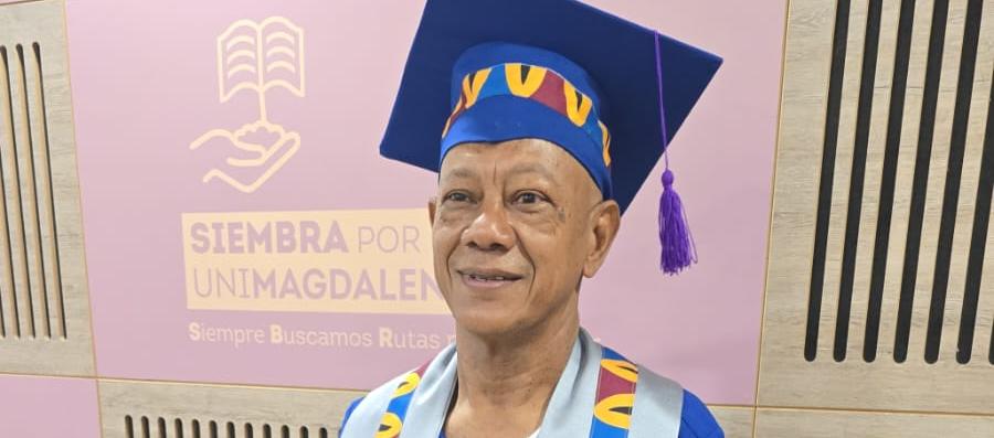 Didí Alex Valderrama tras graduarse como Profesional del Deporte. 