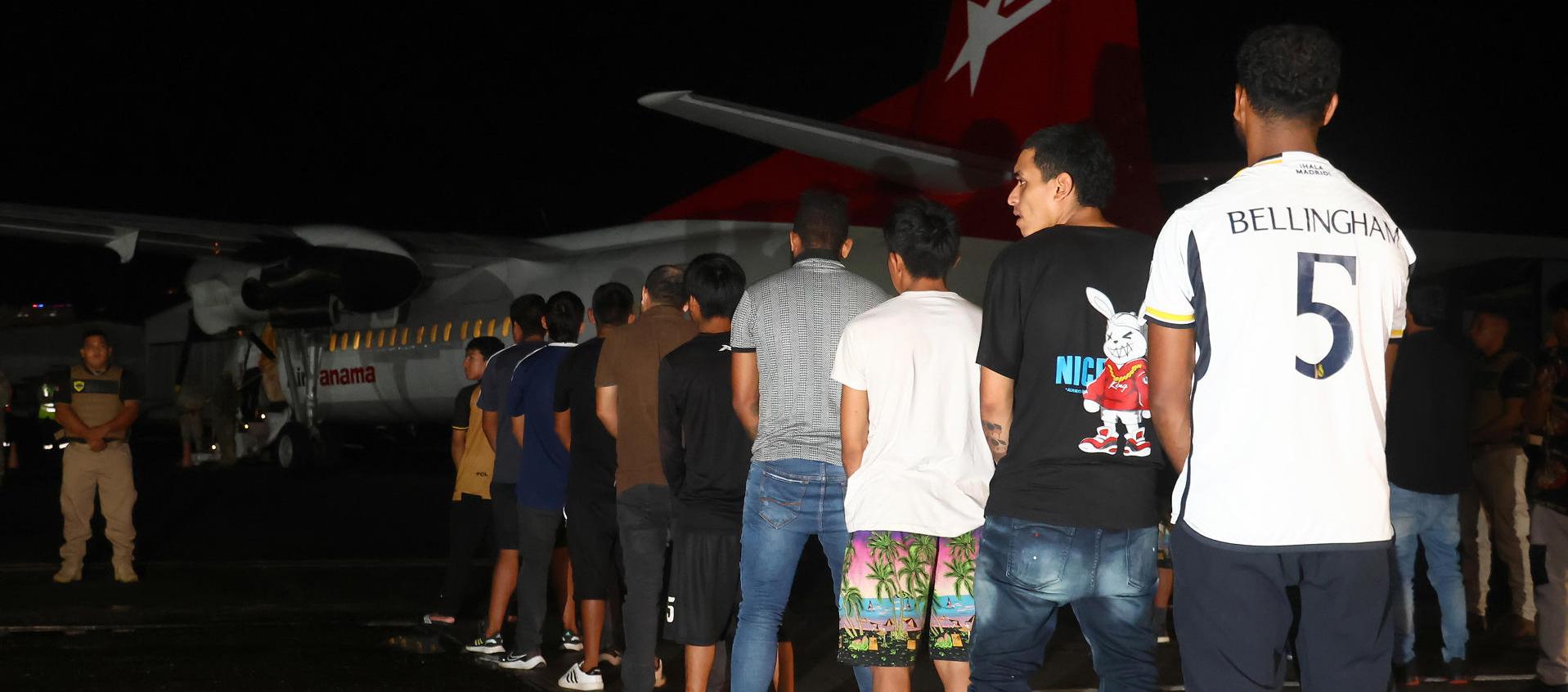 Deportados que iban de Panamá a Ecuador.