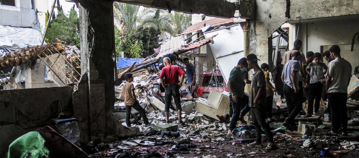 Los escombros de la escuela bombardeada por el ejército israelí en el norte de la Franja de Gaza.