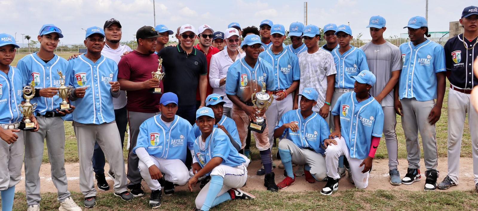 Integrantes de Manatí, campeón de la primera edición del torneo 'Batea Atlántico'.