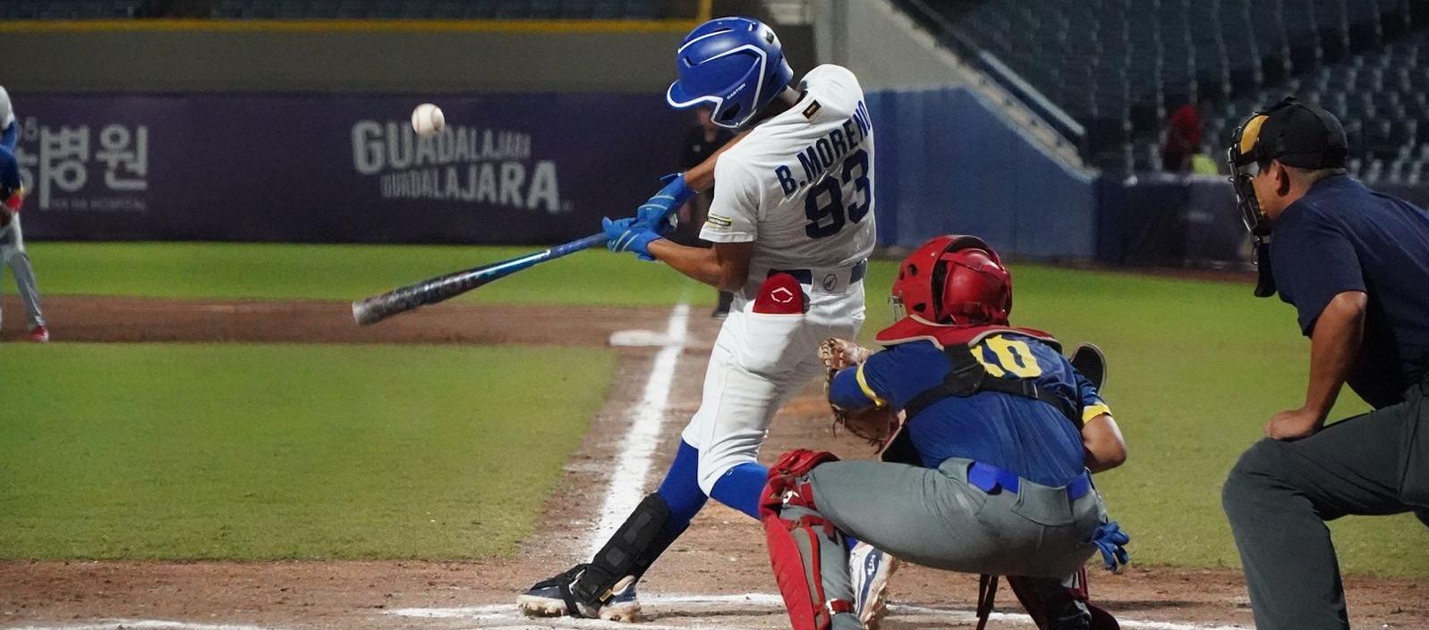 Berman Moreno, de Nicaragua, conectó un hit y anotó una carrera. 