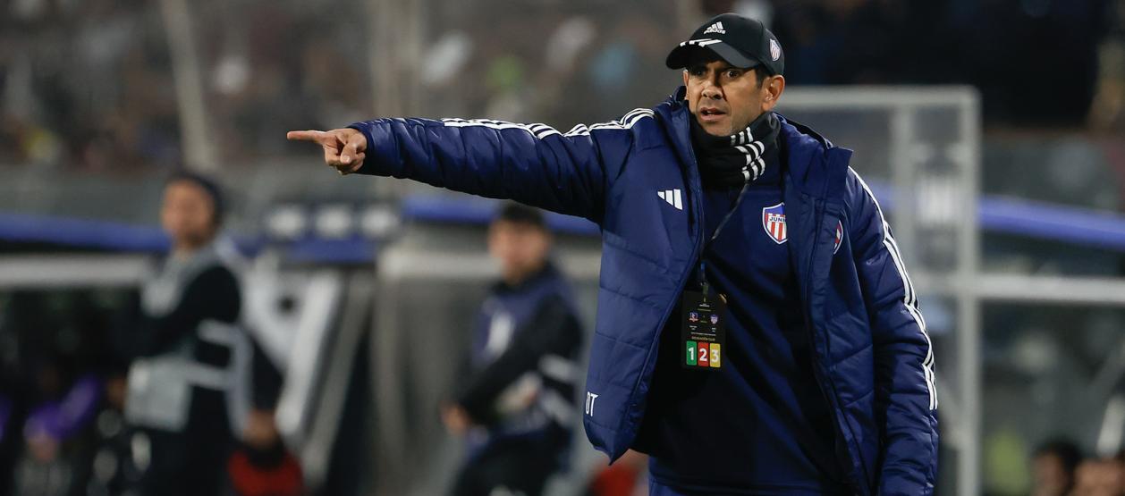 Arturo Reyes, director técnico del Junior, durante un partido. 