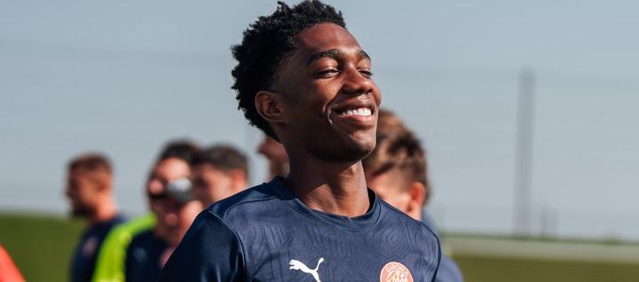 El colombiano Yáser Asprilla durante su primera práctica con el Girona.