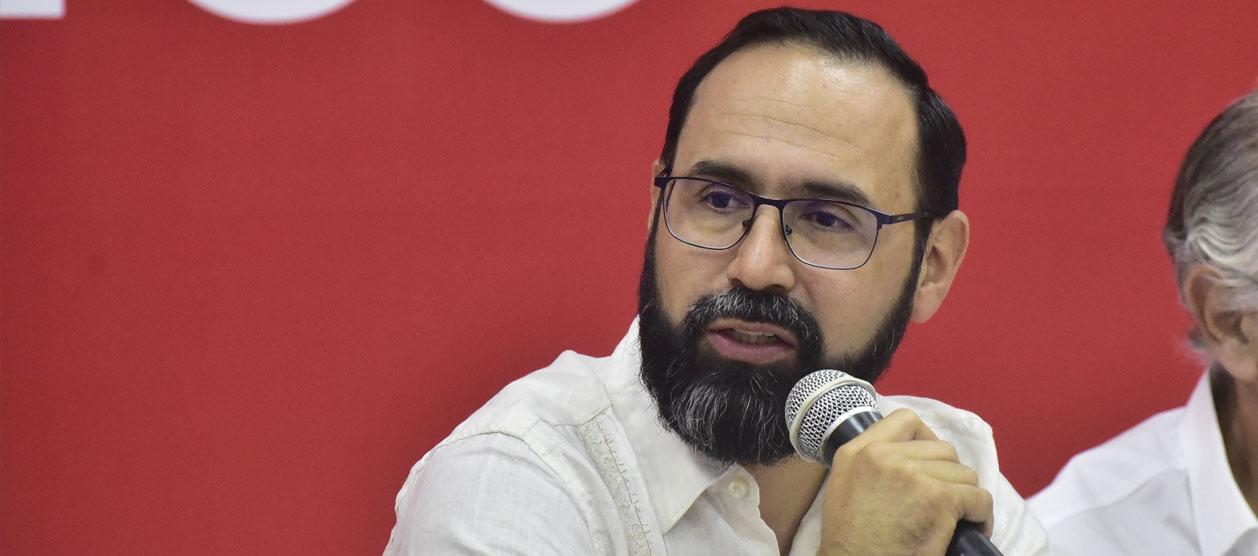 El Ministro de Minas y Energía, Andrés Camacho.