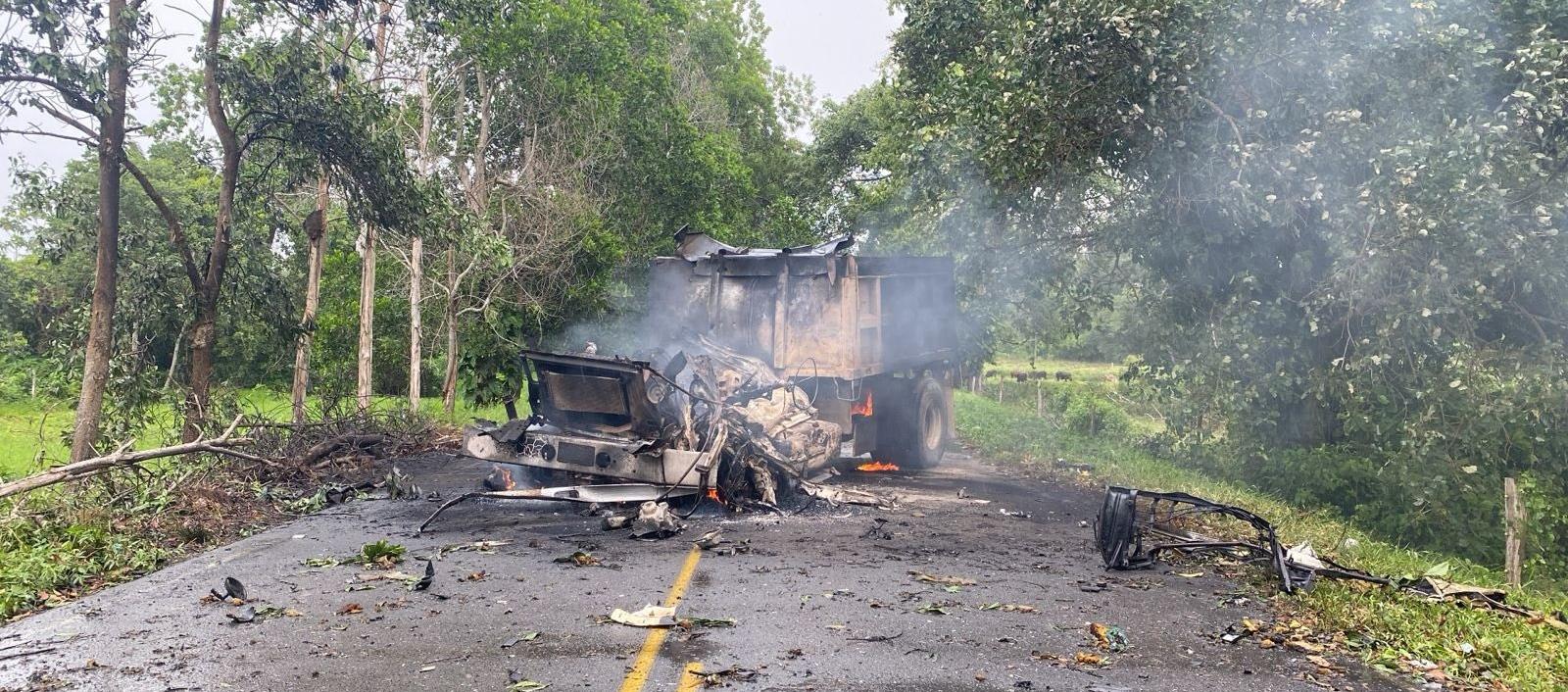 La guerrilla lanzó explosivos desde este vehículo a la base militar. 