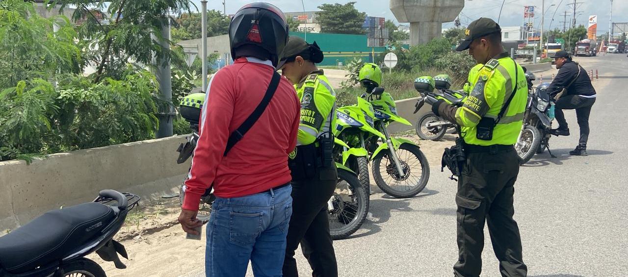 Controles viales de la Policía de Tránsito. 