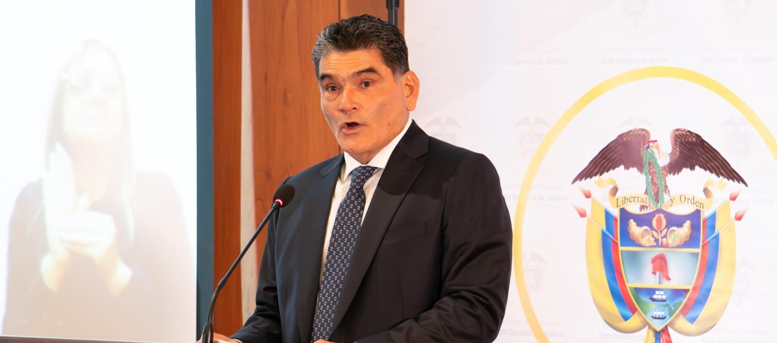 Gregoria Eljach, secretario del Senado.