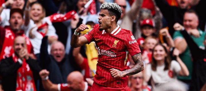 Luis Díaz celebrando uno de sus goles en el partido.