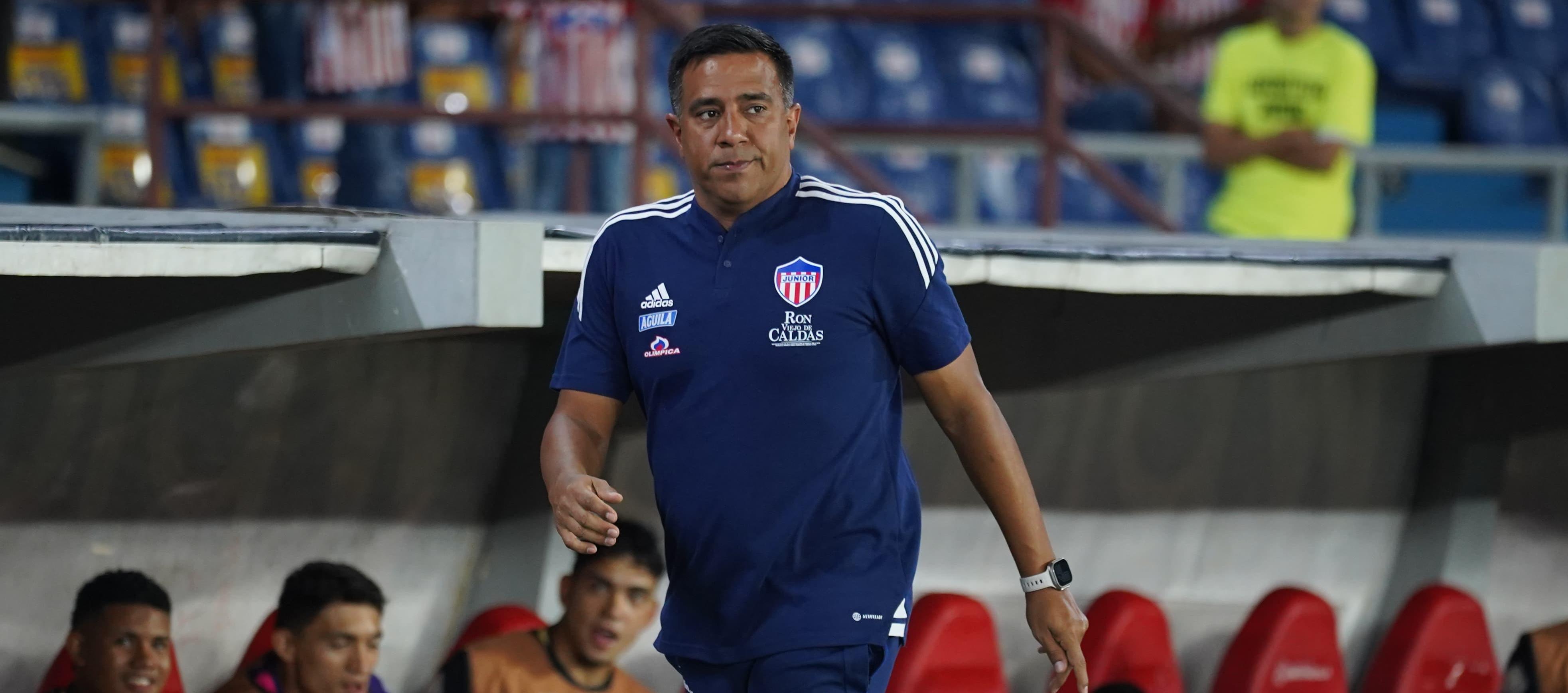 César Farías sumó su primer puntos como técnico de Junior.