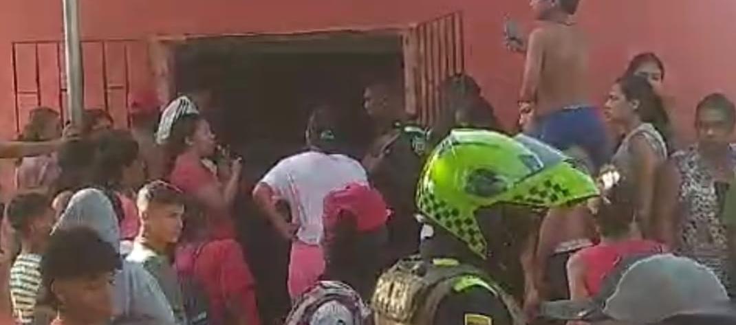 La Policía hizo presencia en el lugar de los hechos, en el barrio 7 de Abril. 