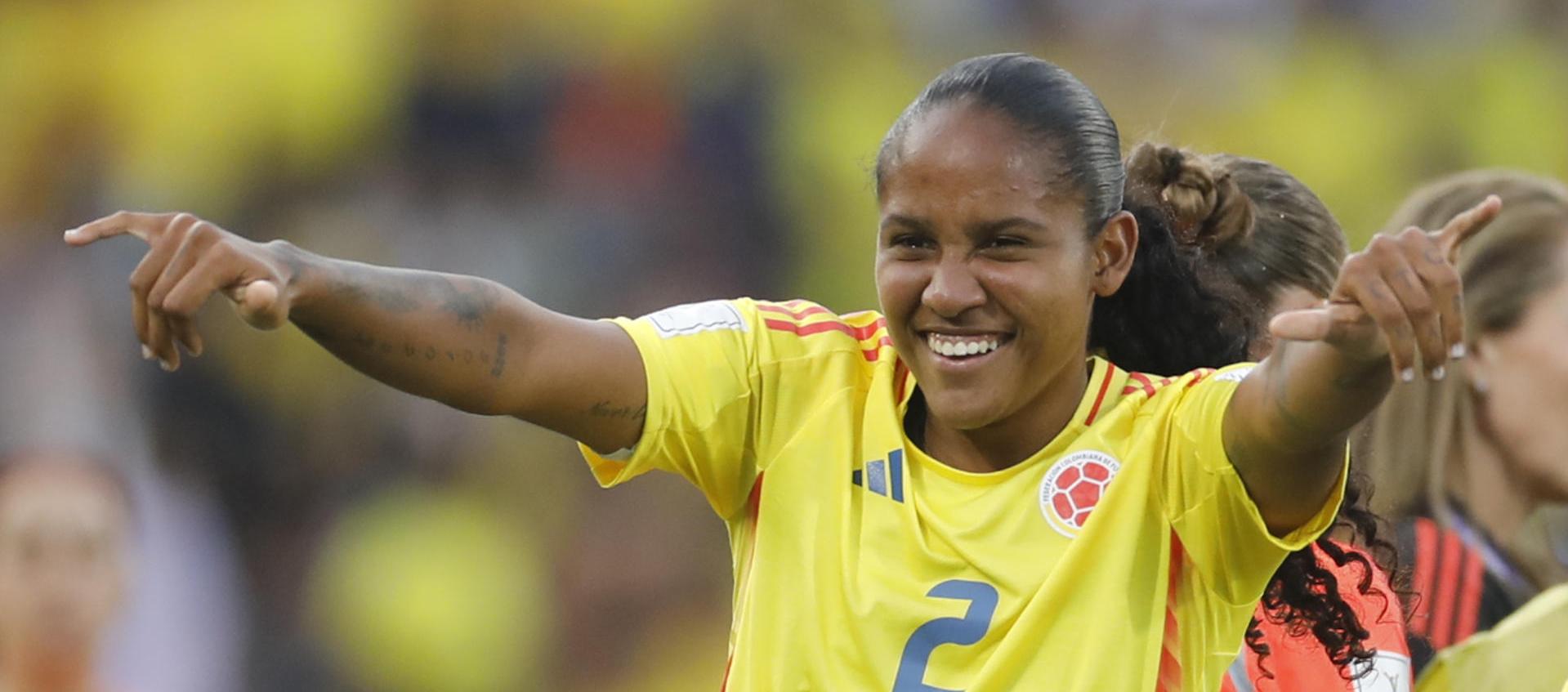 Mary Álvarez celebrando su gol. 