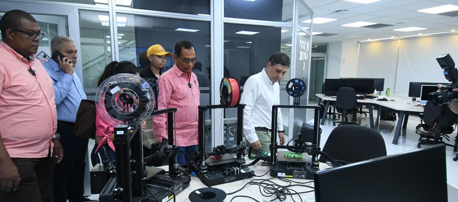 Recorrido del MinTic en la sede de AidacIA.