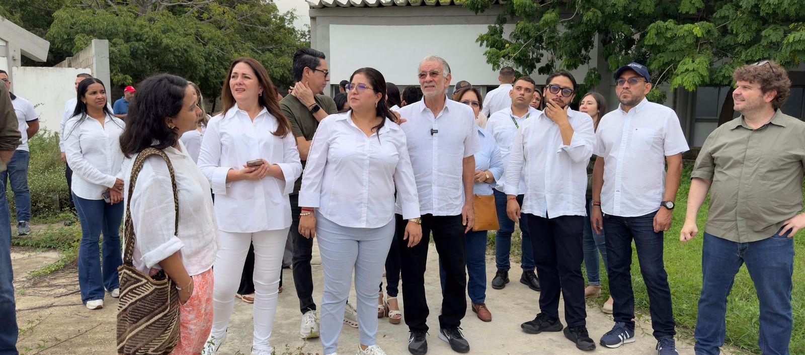 La alcaldesa Alcira Sandoval, el gobernador Eduardo Verano y el viceministro de Educación Superior, Ricardo Moreno.