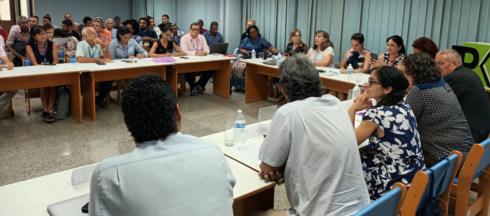 Reunión de Unisimón con la viceministra de Salud de Cuba y la directora del IPK.