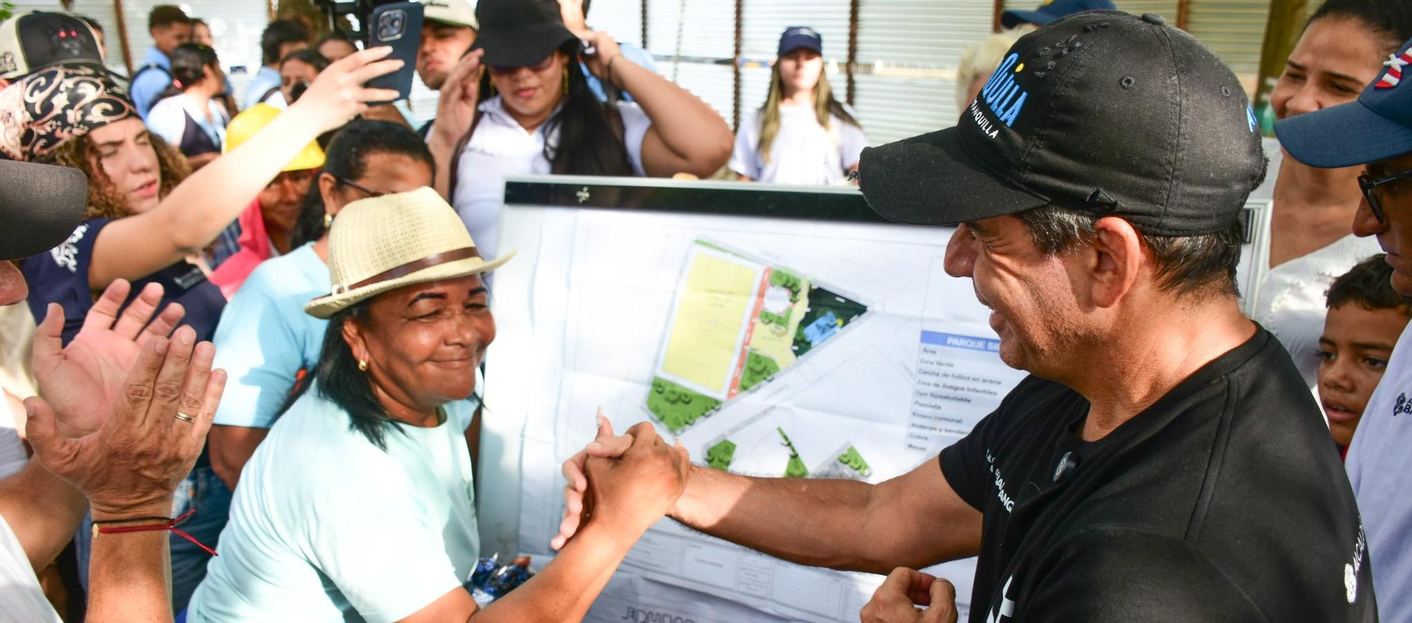 Alcalde Alejandro Char estuvo con la comunidad beneficiada.