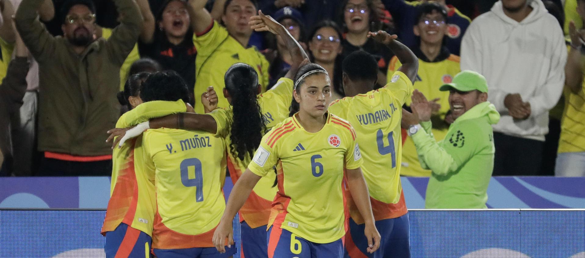 Celebración de Colombia tras el único gol del partido. 