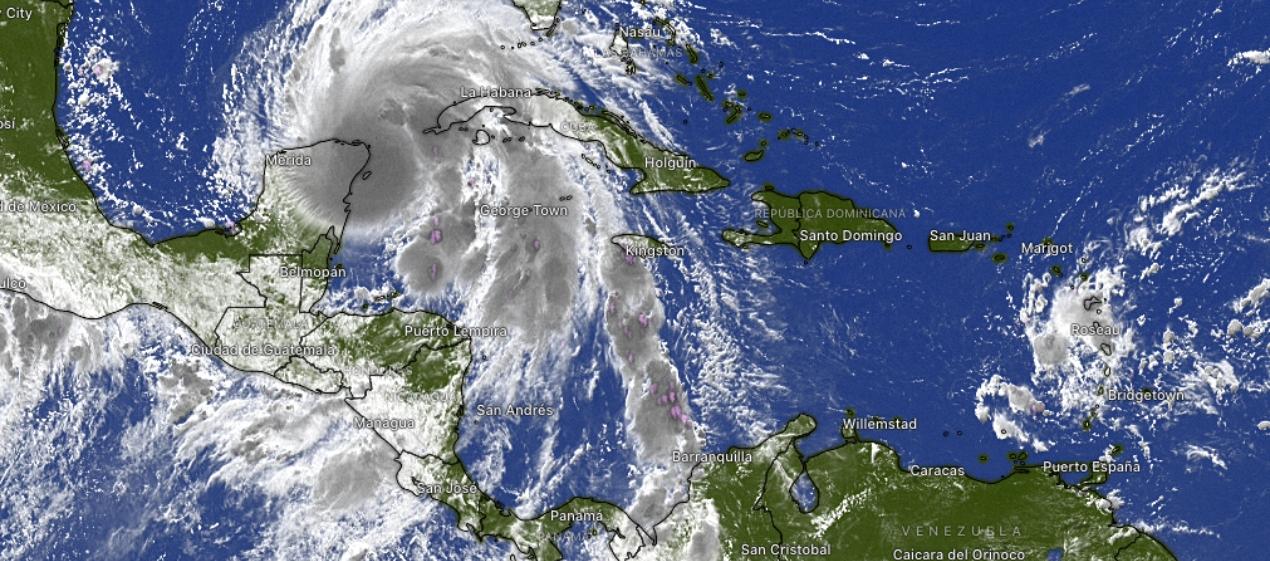Bandas nubosas de la tormenta tropical Helene logran verse en un sector del Caribe colombiano. 