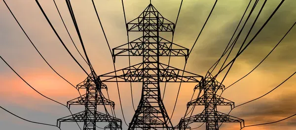 Parte de la energía que suministra Colombia es a través de torres. 