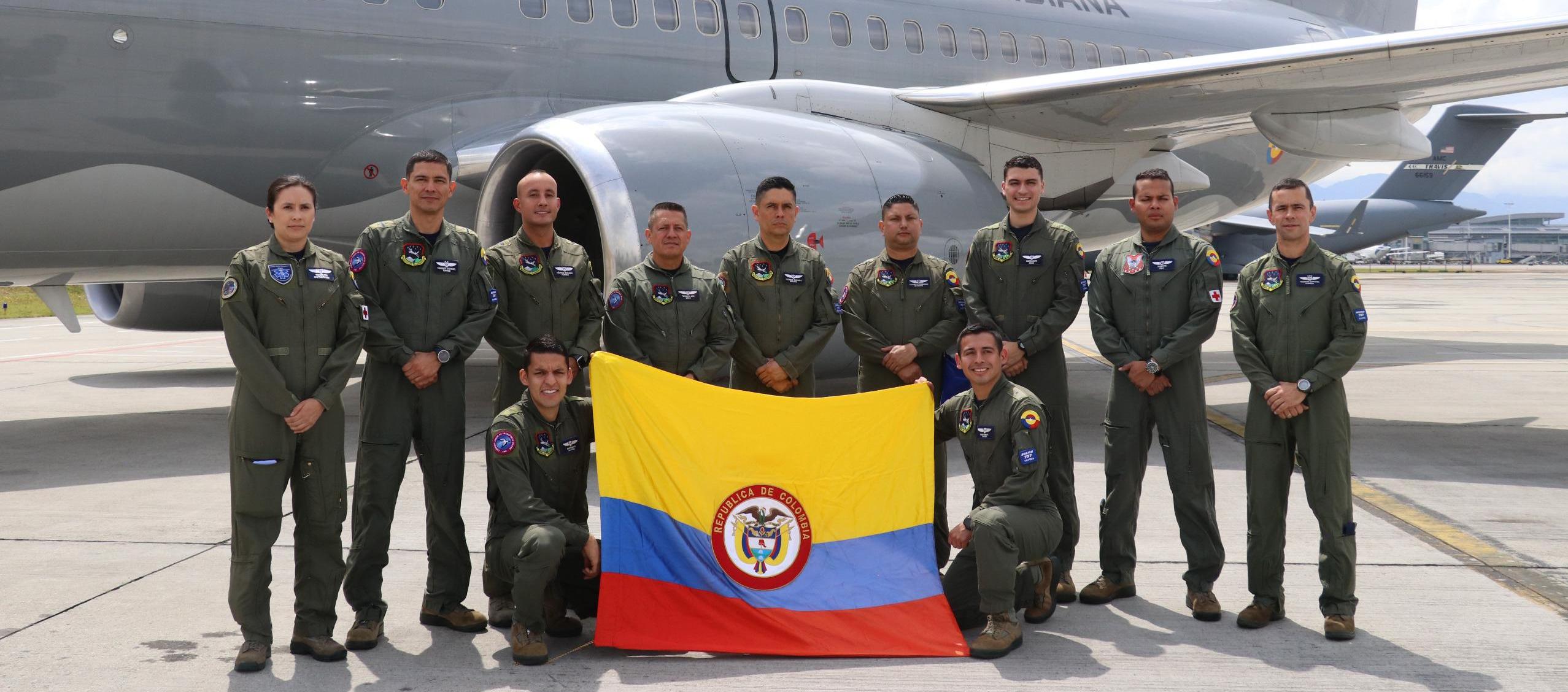 Tripulación que viajará al Líbano.