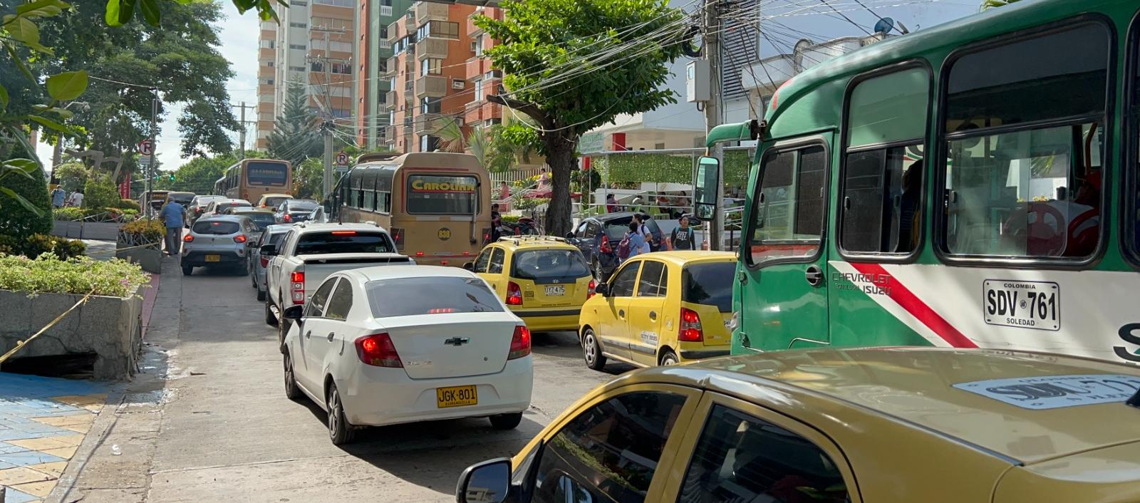 Movilidad en la carrera 49C con 82.